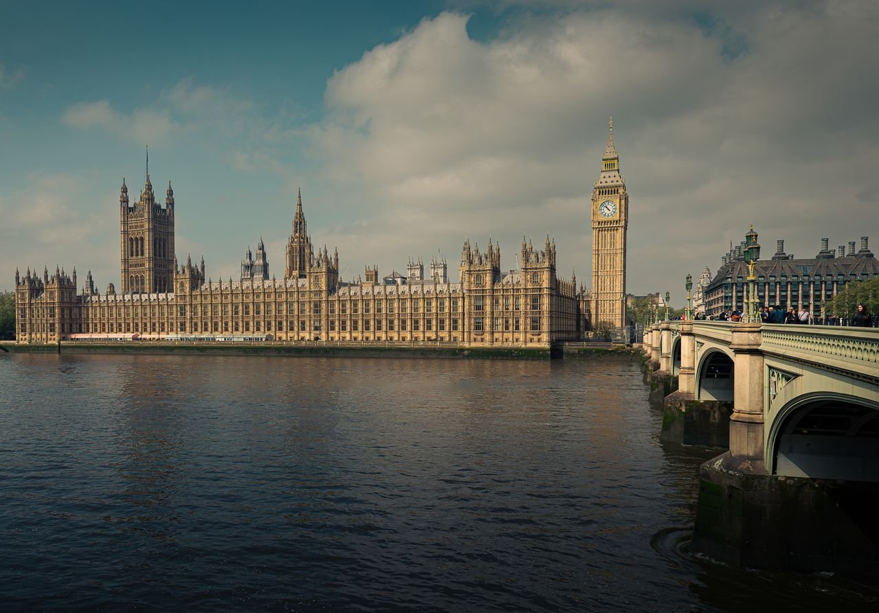 Home A stunning view of the Houses of Parliament and Big Ben alongside the River Thames in London, England.